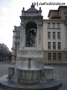 [P09] statuia cu cei doi indragostiti din fata basilicii Notre-Dame de Fourvière » foto by roxana.tomina
 - 
<span class="allrVoted glyphicon glyphicon-heart hidden" id="av320063"></span>
<a class="m-l-10 hidden" id="sv320063" onclick="voting_Foto_DelVot(,320063,9297)" role="button">șterge vot <span class="glyphicon glyphicon-remove"></span></a>
<a id="v9320063" class=" c-red"  onclick="voting_Foto_SetVot(320063)" role="button"><span class="glyphicon glyphicon-heart-empty"></span> <b>LIKE</b> = Votează poza</a> <img class="hidden"  id="f320063W9" src="/imagini/loader.gif" border="0" /><span class="AjErrMes hidden" id="e320063ErM"></span>