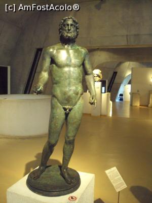 [P49] Musée de la Civilisation Gallo-Romaine - statuie din bronz, posibil Neptun » foto by Carmen Ion
 - 
<span class="allrVoted glyphicon glyphicon-heart hidden" id="av929879"></span>
<a class="m-l-10 hidden" id="sv929879" onclick="voting_Foto_DelVot(,929879,9297)" role="button">șterge vot <span class="glyphicon glyphicon-remove"></span></a>
<a id="v9929879" class=" c-red"  onclick="voting_Foto_SetVot(929879)" role="button"><span class="glyphicon glyphicon-heart-empty"></span> <b>LIKE</b> = Votează poza</a> <img class="hidden"  id="f929879W9" src="/imagini/loader.gif" border="0" /><span class="AjErrMes hidden" id="e929879ErM"></span>