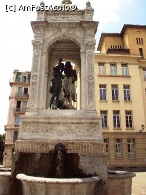 [P11] Fontaine St-Jean.  » foto by Carmen Ion
 - 
<span class="allrVoted glyphicon glyphicon-heart hidden" id="av930851"></span>
<a class="m-l-10 hidden" id="sv930851" onclick="voting_Foto_DelVot(,930851,9297)" role="button">șterge vot <span class="glyphicon glyphicon-remove"></span></a>
<a id="v9930851" class=" c-red"  onclick="voting_Foto_SetVot(930851)" role="button"><span class="glyphicon glyphicon-heart-empty"></span> <b>LIKE</b> = Votează poza</a> <img class="hidden"  id="f930851W9" src="/imagini/loader.gif" border="0" /><span class="AjErrMes hidden" id="e930851ErM"></span>