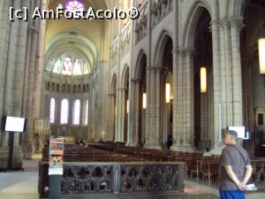 [P04] Cathedrale Saint-Jean - interiorul.  » foto by Carmen Ion
 - 
<span class="allrVoted glyphicon glyphicon-heart hidden" id="av930844"></span>
<a class="m-l-10 hidden" id="sv930844" onclick="voting_Foto_DelVot(,930844,9297)" role="button">șterge vot <span class="glyphicon glyphicon-remove"></span></a>
<a id="v9930844" class=" c-red"  onclick="voting_Foto_SetVot(930844)" role="button"><span class="glyphicon glyphicon-heart-empty"></span> <b>LIKE</b> = Votează poza</a> <img class="hidden"  id="f930844W9" src="/imagini/loader.gif" border="0" /><span class="AjErrMes hidden" id="e930844ErM"></span>