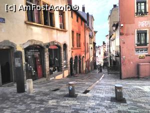 [P26] Stradă în zona ”les pentes”.  » foto by Carmen Ion
 - 
<span class="allrVoted glyphicon glyphicon-heart hidden" id="av931139"></span>
<a class="m-l-10 hidden" id="sv931139" onclick="voting_Foto_DelVot(,931139,9297)" role="button">șterge vot <span class="glyphicon glyphicon-remove"></span></a>
<a id="v9931139" class=" c-red"  onclick="voting_Foto_SetVot(931139)" role="button"><span class="glyphicon glyphicon-heart-empty"></span> <b>LIKE</b> = Votează poza</a> <img class="hidden"  id="f931139W9" src="/imagini/loader.gif" border="0" /><span class="AjErrMes hidden" id="e931139ErM"></span>