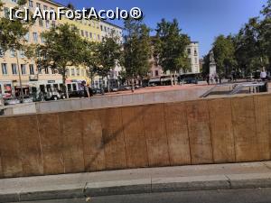 [P32] Place de la Croix Rousse - intrarea la stația de metrou.  » foto by Carmen Ion
 - 
<span class="allrVoted glyphicon glyphicon-heart hidden" id="av931145"></span>
<a class="m-l-10 hidden" id="sv931145" onclick="voting_Foto_DelVot(,931145,9297)" role="button">șterge vot <span class="glyphicon glyphicon-remove"></span></a>
<a id="v9931145" class=" c-red"  onclick="voting_Foto_SetVot(931145)" role="button"><span class="glyphicon glyphicon-heart-empty"></span> <b>LIKE</b> = Votează poza</a> <img class="hidden"  id="f931145W9" src="/imagini/loader.gif" border="0" /><span class="AjErrMes hidden" id="e931145ErM"></span>