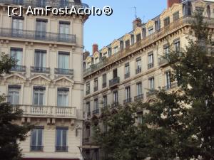[P07] Clădiri frumoase care înconjoară Place Bellecour.  » foto by Carmen Ion
 - 
<span class="allrVoted glyphicon glyphicon-heart hidden" id="av931528"></span>
<a class="m-l-10 hidden" id="sv931528" onclick="voting_Foto_DelVot(,931528,9297)" role="button">șterge vot <span class="glyphicon glyphicon-remove"></span></a>
<a id="v9931528" class=" c-red"  onclick="voting_Foto_SetVot(931528)" role="button"><span class="glyphicon glyphicon-heart-empty"></span> <b>LIKE</b> = Votează poza</a> <img class="hidden"  id="f931528W9" src="/imagini/loader.gif" border="0" /><span class="AjErrMes hidden" id="e931528ErM"></span>