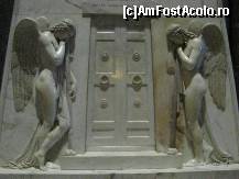 [P33] Monumentul funerar al lui Canova in memoria regelui James Francis Edward al Scotiei si a fiilor lui, Bonnie Prince Charlie si Henry » foto by vlado2
 - 
<span class="allrVoted glyphicon glyphicon-heart hidden" id="av483313"></span>
<a class="m-l-10 hidden" id="sv483313" onclick="voting_Foto_DelVot(,483313,9312)" role="button">șterge vot <span class="glyphicon glyphicon-remove"></span></a>
<a id="v9483313" class=" c-red"  onclick="voting_Foto_SetVot(483313)" role="button"><span class="glyphicon glyphicon-heart-empty"></span> <b>LIKE</b> = Votează poza</a> <img class="hidden"  id="f483313W9" src="/imagini/loader.gif" border="0" /><span class="AjErrMes hidden" id="e483313ErM"></span>