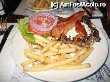 [P11] Bacon Blue Burger - un burger cu bacon si blue chees, mai micut dar bun » foto by cintus
 - 
<span class="allrVoted glyphicon glyphicon-heart hidden" id="av219168"></span>
<a class="m-l-10 hidden" id="sv219168" onclick="voting_Foto_DelVot(,219168,9314)" role="button">șterge vot <span class="glyphicon glyphicon-remove"></span></a>
<a id="v9219168" class=" c-red"  onclick="voting_Foto_SetVot(219168)" role="button"><span class="glyphicon glyphicon-heart-empty"></span> <b>LIKE</b> = Votează poza</a> <img class="hidden"  id="f219168W9" src="/imagini/loader.gif" border="0" /><span class="AjErrMes hidden" id="e219168ErM"></span>