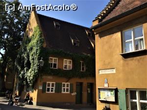 [P23] Fuggerei - si ale case » foto by mishu
 - 
<span class="allrVoted glyphicon glyphicon-heart hidden" id="av1189119"></span>
<a class="m-l-10 hidden" id="sv1189119" onclick="voting_Foto_DelVot(,1189119,9315)" role="button">șterge vot <span class="glyphicon glyphicon-remove"></span></a>
<a id="v91189119" class=" c-red"  onclick="voting_Foto_SetVot(1189119)" role="button"><span class="glyphicon glyphicon-heart-empty"></span> <b>LIKE</b> = Votează poza</a> <img class="hidden"  id="f1189119W9" src="/imagini/loader.gif" border="0" /><span class="AjErrMes hidden" id="e1189119ErM"></span>