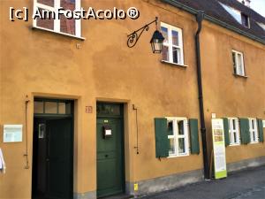 [P40] Fuggerei - si felinare » foto by mishu
 - 
<span class="allrVoted glyphicon glyphicon-heart hidden" id="av1189136"></span>
<a class="m-l-10 hidden" id="sv1189136" onclick="voting_Foto_DelVot(,1189136,9315)" role="button">șterge vot <span class="glyphicon glyphicon-remove"></span></a>
<a id="v91189136" class=" c-red"  onclick="voting_Foto_SetVot(1189136)" role="button"><span class="glyphicon glyphicon-heart-empty"></span> <b>LIKE</b> = Votează poza</a> <img class="hidden"  id="f1189136W9" src="/imagini/loader.gif" border="0" /><span class="AjErrMes hidden" id="e1189136ErM"></span>