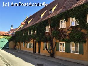 [P41] Fuggerei - si multa verdeata » foto by mishu
 - 
<span class="allrVoted glyphicon glyphicon-heart hidden" id="av1189137"></span>
<a class="m-l-10 hidden" id="sv1189137" onclick="voting_Foto_DelVot(,1189137,9315)" role="button">șterge vot <span class="glyphicon glyphicon-remove"></span></a>
<a id="v91189137" class=" c-red"  onclick="voting_Foto_SetVot(1189137)" role="button"><span class="glyphicon glyphicon-heart-empty"></span> <b>LIKE</b> = Votează poza</a> <img class="hidden"  id="f1189137W9" src="/imagini/loader.gif" border="0" /><span class="AjErrMes hidden" id="e1189137ErM"></span>
