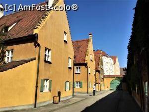 [P42] Fuggerei - si alte case » foto by mishu
 - 
<span class="allrVoted glyphicon glyphicon-heart hidden" id="av1189138"></span>
<a class="m-l-10 hidden" id="sv1189138" onclick="voting_Foto_DelVot(,1189138,9315)" role="button">șterge vot <span class="glyphicon glyphicon-remove"></span></a>
<a id="v91189138" class=" c-red"  onclick="voting_Foto_SetVot(1189138)" role="button"><span class="glyphicon glyphicon-heart-empty"></span> <b>LIKE</b> = Votează poza</a> <img class="hidden"  id="f1189138W9" src="/imagini/loader.gif" border="0" /><span class="AjErrMes hidden" id="e1189138ErM"></span>