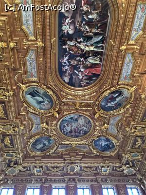 [P26] Primaria din Augsburg - Sala de aur » foto by mishu
 - 
<span class="allrVoted glyphicon glyphicon-heart hidden" id="av1190528"></span>
<a class="m-l-10 hidden" id="sv1190528" onclick="voting_Foto_DelVot(,1190528,9315)" role="button">șterge vot <span class="glyphicon glyphicon-remove"></span></a>
<a id="v91190528" class=" c-red"  onclick="voting_Foto_SetVot(1190528)" role="button"><span class="glyphicon glyphicon-heart-empty"></span> <b>LIKE</b> = Votează poza</a> <img class="hidden"  id="f1190528W9" src="/imagini/loader.gif" border="0" /><span class="AjErrMes hidden" id="e1190528ErM"></span>