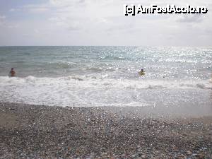 [P11] plaja cam pietroasa la intrare in apa sunt niste bolovani... cam periculosi dar in unele parti si nisip » foto by andreea suhara
 - 
<span class="allrVoted glyphicon glyphicon-heart hidden" id="av472331"></span>
<a class="m-l-10 hidden" id="sv472331" onclick="voting_Foto_DelVot(,472331,9345)" role="button">șterge vot <span class="glyphicon glyphicon-remove"></span></a>
<a id="v9472331" class=" c-red"  onclick="voting_Foto_SetVot(472331)" role="button"><span class="glyphicon glyphicon-heart-empty"></span> <b>LIKE</b> = Votează poza</a> <img class="hidden"  id="f472331W9" src="/imagini/loader.gif" border="0" /><span class="AjErrMes hidden" id="e472331ErM"></span>