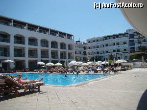 [P09] Piscina mare din curtea interioara » foto by crisbl123*
 - 
<span class="allrVoted glyphicon glyphicon-heart hidden" id="av356327"></span>
<a class="m-l-10 hidden" id="sv356327" onclick="voting_Foto_DelVot(,356327,9348)" role="button">șterge vot <span class="glyphicon glyphicon-remove"></span></a>
<a id="v9356327" class=" c-red"  onclick="voting_Foto_SetVot(356327)" role="button"><span class="glyphicon glyphicon-heart-empty"></span> <b>LIKE</b> = Votează poza</a> <img class="hidden"  id="f356327W9" src="/imagini/loader.gif" border="0" /><span class="AjErrMes hidden" id="e356327ErM"></span>