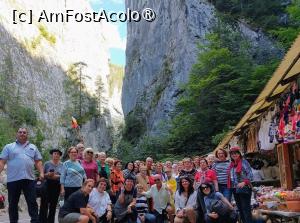 [P13] Fotografie de grup, sunt şi eu la mijlocul celui de al doilea rând » foto by Michi
 - 
<span class="allrVoted glyphicon glyphicon-heart hidden" id="av1401033"></span>
<a class="m-l-10 hidden" id="sv1401033" onclick="voting_Foto_DelVot(,1401033,9349)" role="button">șterge vot <span class="glyphicon glyphicon-remove"></span></a>
<a id="v91401033" class=" c-red"  onclick="voting_Foto_SetVot(1401033)" role="button"><span class="glyphicon glyphicon-heart-empty"></span> <b>LIKE</b> = Votează poza</a> <img class="hidden"  id="f1401033W9" src="/imagini/loader.gif" border="0" /><span class="AjErrMes hidden" id="e1401033ErM"></span>