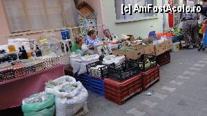 [P14] piata din Kucukkuyu... foarte multe legume, branza, peste si ulei de masline pe care ei se laudau ca il scot prin presare acasa. Am vazut si o masinarie care presa maslinele si iti umplea sticla de ulei. insa nu cred ca erau masline de cea mai buna calitate.  » foto by Nasshu
 - 
<span class="allrVoted glyphicon glyphicon-heart hidden" id="av353615"></span>
<a class="m-l-10 hidden" id="sv353615" onclick="voting_Foto_DelVot(,353615,9358)" role="button">șterge vot <span class="glyphicon glyphicon-remove"></span></a>
<a id="v9353615" class=" c-red"  onclick="voting_Foto_SetVot(353615)" role="button"><span class="glyphicon glyphicon-heart-empty"></span> <b>LIKE</b> = Votează poza</a> <img class="hidden"  id="f353615W9" src="/imagini/loader.gif" border="0" /><span class="AjErrMes hidden" id="e353615ErM"></span>