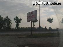 [P16] Indicatorul către hotel amplasat pe partea dreaptă a drumului spre Antalya. » foto by nicole33
 - 
<span class="allrVoted glyphicon glyphicon-heart hidden" id="av222045"></span>
<a class="m-l-10 hidden" id="sv222045" onclick="voting_Foto_DelVot(,222045,9368)" role="button">șterge vot <span class="glyphicon glyphicon-remove"></span></a>
<a id="v9222045" class=" c-red"  onclick="voting_Foto_SetVot(222045)" role="button"><span class="glyphicon glyphicon-heart-empty"></span> <b>LIKE</b> = Votează poza</a> <img class="hidden"  id="f222045W9" src="/imagini/loader.gif" border="0" /><span class="AjErrMes hidden" id="e222045ErM"></span>