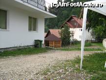 [P04] Imagine care surprinde o parte a curtii, cu foisorul in care se afla gratarul. » foto by pitic25
 - 
<span class="allrVoted glyphicon glyphicon-heart hidden" id="av222635"></span>
<a class="m-l-10 hidden" id="sv222635" onclick="voting_Foto_DelVot(,222635,9380)" role="button">șterge vot <span class="glyphicon glyphicon-remove"></span></a>
<a id="v9222635" class=" c-red"  onclick="voting_Foto_SetVot(222635)" role="button"><span class="glyphicon glyphicon-heart-empty"></span> <b>LIKE</b> = Votează poza</a> <img class="hidden"  id="f222635W9" src="/imagini/loader.gif" border="0" /><span class="AjErrMes hidden" id="e222635ErM"></span>