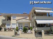 [P05] Vedere exterioara din strada - apartamentele de la parter aveau intrare separata de cele de la etaj.  » foto by Anturium
 - 
<span class="allrVoted glyphicon glyphicon-heart hidden" id="av335380"></span>
<a class="m-l-10 hidden" id="sv335380" onclick="voting_Foto_DelVot(,335380,9421)" role="button">șterge vot <span class="glyphicon glyphicon-remove"></span></a>
<a id="v9335380" class=" c-red"  onclick="voting_Foto_SetVot(335380)" role="button"><span class="glyphicon glyphicon-heart-empty"></span> <b>LIKE</b> = Votează poza</a> <img class="hidden"  id="f335380W9" src="/imagini/loader.gif" border="0" /><span class="AjErrMes hidden" id="e335380ErM"></span>