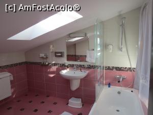 [P13] Baie apartament » foto by mont
 - 
<span class="allrVoted glyphicon glyphicon-heart hidden" id="av1371156"></span>
<a class="m-l-10 hidden" id="sv1371156" onclick="voting_Foto_DelVot(,1371156,9433)" role="button">șterge vot <span class="glyphicon glyphicon-remove"></span></a>
<a id="v91371156" class=" c-red"  onclick="voting_Foto_SetVot(1371156)" role="button"><span class="glyphicon glyphicon-heart-empty"></span> <b>LIKE</b> = Votează poza</a> <img class="hidden"  id="f1371156W9" src="/imagini/loader.gif" border="0" /><span class="AjErrMes hidden" id="e1371156ErM"></span>