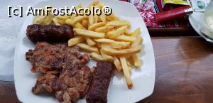 [P18] Mâncare gustoasă într-un peisaj de vis - ceafă, mici şi cartofi prăjiţi » foto by nicole33
 - 
<span class="allrVoted glyphicon glyphicon-heart hidden" id="av1082336"></span>
<a class="m-l-10 hidden" id="sv1082336" onclick="voting_Foto_DelVot(,1082336,9447)" role="button">șterge vot <span class="glyphicon glyphicon-remove"></span></a>
<a id="v91082336" class=" c-red"  onclick="voting_Foto_SetVot(1082336)" role="button"><span class="glyphicon glyphicon-heart-empty"></span> <b>LIKE</b> = Votează poza</a> <img class="hidden"  id="f1082336W9" src="/imagini/loader.gif" border="0" /><span class="AjErrMes hidden" id="e1082336ErM"></span>