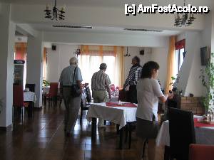 [P09] Restaurantul Veveriţa » foto by Michi
 - 
<span class="allrVoted glyphicon glyphicon-heart hidden" id="av452434"></span>
<a class="m-l-10 hidden" id="sv452434" onclick="voting_Foto_DelVot(,452434,9447)" role="button">șterge vot <span class="glyphicon glyphicon-remove"></span></a>
<a id="v9452434" class=" c-red"  onclick="voting_Foto_SetVot(452434)" role="button"><span class="glyphicon glyphicon-heart-empty"></span> <b>LIKE</b> = Votează poza</a> <img class="hidden"  id="f452434W9" src="/imagini/loader.gif" border="0" /><span class="AjErrMes hidden" id="e452434ErM"></span>