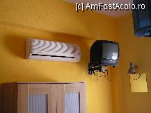 [P13] Tv-ul mic atarnat de tavan si AC-ul bunicel » foto by ionescunic
 - 
<span class="allrVoted glyphicon glyphicon-heart hidden" id="av225845"></span>
<a class="m-l-10 hidden" id="sv225845" onclick="voting_Foto_DelVot(,225845,9448)" role="button">șterge vot <span class="glyphicon glyphicon-remove"></span></a>
<a id="v9225845" class=" c-red"  onclick="voting_Foto_SetVot(225845)" role="button"><span class="glyphicon glyphicon-heart-empty"></span> <b>LIKE</b> = Votează poza</a> <img class="hidden"  id="f225845W9" src="/imagini/loader.gif" border="0" /><span class="AjErrMes hidden" id="e225845ErM"></span>
