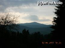 [P10] Din curtea Mănăstirii Nechit, spre Vîrful Pintenul(1261 m). » foto by Qvadratvus
 - 
<span class="allrVoted glyphicon glyphicon-heart hidden" id="av209585"></span>
<a class="m-l-10 hidden" id="sv209585" onclick="voting_Foto_DelVot(,209585,9454)" role="button">șterge vot <span class="glyphicon glyphicon-remove"></span></a>
<a id="v9209585" class=" c-red"  onclick="voting_Foto_SetVot(209585)" role="button"><span class="glyphicon glyphicon-heart-empty"></span> <b>LIKE</b> = Votează poza</a> <img class="hidden"  id="f209585W9" src="/imagini/loader.gif" border="0" /><span class="AjErrMes hidden" id="e209585ErM"></span>