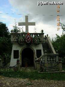 [P17] Biserica Sfîntul Ilie Neguleşti - Monumentul Eroilor din curte. Mai jos e o fotografie cu pictura  interioară. » foto by Qvadratvus
 - 
<span class="allrVoted glyphicon glyphicon-heart hidden" id="av209592"></span>
<a class="m-l-10 hidden" id="sv209592" onclick="voting_Foto_DelVot(,209592,9454)" role="button">șterge vot <span class="glyphicon glyphicon-remove"></span></a>
<a id="v9209592" class=" c-red"  onclick="voting_Foto_SetVot(209592)" role="button"><span class="glyphicon glyphicon-heart-empty"></span> <b>LIKE</b> = Votează poza</a> <img class="hidden"  id="f209592W9" src="/imagini/loader.gif" border="0" /><span class="AjErrMes hidden" id="e209592ErM"></span>
