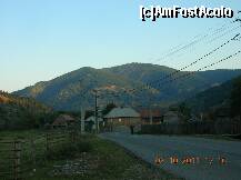 [P14] Din Valea Rece privesc spre Munţii Ciucului - aici se pare că este Vîrful Ascuţit. » foto by Qvadratvus
 - 
<span class="allrVoted glyphicon glyphicon-heart hidden" id="av264809"></span>
<a class="m-l-10 hidden" id="sv264809" onclick="voting_Foto_DelVot(,264809,9454)" role="button">șterge vot <span class="glyphicon glyphicon-remove"></span></a>
<a id="v9264809" class=" c-red"  onclick="voting_Foto_SetVot(264809)" role="button"><span class="glyphicon glyphicon-heart-empty"></span> <b>LIKE</b> = Votează poza</a> <img class="hidden"  id="f264809W9" src="/imagini/loader.gif" border="0" /><span class="AjErrMes hidden" id="e264809ErM"></span>