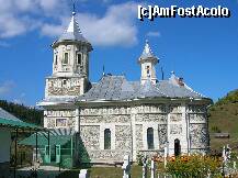 [P02] Biserica de piatră din Huisurez. Cimitirul în partea dinspre altar are o mulţime de cruci ale unor morminte de copii - semn al accesului greoi la asistenţa medicală aflată la distanţe mari, într-o vreme în care pe aici bîntuia tifosul. » foto by Qvadratvus
 - 
<span class="allrVoted glyphicon glyphicon-heart hidden" id="av264758"></span>
<a class="m-l-10 hidden" id="sv264758" onclick="voting_Foto_DelVot(,264758,9454)" role="button">șterge vot <span class="glyphicon glyphicon-remove"></span></a>
<a id="v9264758" class=" c-red"  onclick="voting_Foto_SetVot(264758)" role="button"><span class="glyphicon glyphicon-heart-empty"></span> <b>LIKE</b> = Votează poza</a> <img class="hidden"  id="f264758W9" src="/imagini/loader.gif" border="0" /><span class="AjErrMes hidden" id="e264758ErM"></span>