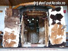 [P06] Aceeasi intrare, dar cu ambele usi deschise » foto by Claudiu U.
 - 
<span class="allrVoted glyphicon glyphicon-heart hidden" id="av322501"></span>
<a class="m-l-10 hidden" id="sv322501" onclick="voting_Foto_DelVot(,322501,9456)" role="button">șterge vot <span class="glyphicon glyphicon-remove"></span></a>
<a id="v9322501" class=" c-red"  onclick="voting_Foto_SetVot(322501)" role="button"><span class="glyphicon glyphicon-heart-empty"></span> <b>LIKE</b> = Votează poza</a> <img class="hidden"  id="f322501W9" src="/imagini/loader.gif" border="0" /><span class="AjErrMes hidden" id="e322501ErM"></span>