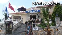 [P01] Intrarea lahotel celay » foto by celeste
 - 
<span class="allrVoted glyphicon glyphicon-heart hidden" id="av225992"></span>
<a class="m-l-10 hidden" id="sv225992" onclick="voting_Foto_DelVot(,225992,9464)" role="button">șterge vot <span class="glyphicon glyphicon-remove"></span></a>
<a id="v9225992" class=" c-red"  onclick="voting_Foto_SetVot(225992)" role="button"><span class="glyphicon glyphicon-heart-empty"></span> <b>LIKE</b> = Votează poza</a> <img class="hidden"  id="f225992W9" src="/imagini/loader.gif" border="0" /><span class="AjErrMes hidden" id="e225992ErM"></span>