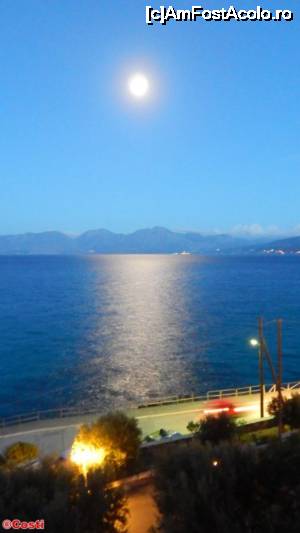 [P02] O noapte cu lună plină deasupra golfului Mirabello. Vedere luată din balconul camerei de la Miramare Resort » foto by Costi
 - 
<span class="allrVoted glyphicon glyphicon-heart hidden" id="av679266"></span>
<a class="m-l-10 hidden" id="sv679266" onclick="voting_Foto_DelVot(,679266,9512)" role="button">șterge vot <span class="glyphicon glyphicon-remove"></span></a>
<a id="v9679266" class=" c-red"  onclick="voting_Foto_SetVot(679266)" role="button"><span class="glyphicon glyphicon-heart-empty"></span> <b>LIKE</b> = Votează poza</a> <img class="hidden"  id="f679266W9" src="/imagini/loader.gif" border="0" /><span class="AjErrMes hidden" id="e679266ErM"></span>