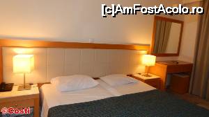[P28] O cameră cu dotare minimalistă, cum sunt toate la Miramare Resort & Spa » foto by Costi
 - 
<span class="allrVoted glyphicon glyphicon-heart hidden" id="av679310"></span>
<a class="m-l-10 hidden" id="sv679310" onclick="voting_Foto_DelVot(,679310,9512)" role="button">șterge vot <span class="glyphicon glyphicon-remove"></span></a>
<a id="v9679310" class=" c-red"  onclick="voting_Foto_SetVot(679310)" role="button"><span class="glyphicon glyphicon-heart-empty"></span> <b>LIKE</b> = Votează poza</a> <img class="hidden"  id="f679310W9" src="/imagini/loader.gif" border="0" /><span class="AjErrMes hidden" id="e679310ErM"></span>