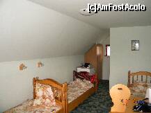 [P13] camera tripla, la mansarda » foto by bitnic
 - 
<span class="allrVoted glyphicon glyphicon-heart hidden" id="av230530"></span>
<a class="m-l-10 hidden" id="sv230530" onclick="voting_Foto_DelVot(,230530,9538)" role="button">șterge vot <span class="glyphicon glyphicon-remove"></span></a>
<a id="v9230530" class=" c-red"  onclick="voting_Foto_SetVot(230530)" role="button"><span class="glyphicon glyphicon-heart-empty"></span> <b>LIKE</b> = Votează poza</a> <img class="hidden"  id="f230530W9" src="/imagini/loader.gif" border="0" /><span class="AjErrMes hidden" id="e230530ErM"></span>