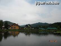 [P02] Cladirea portocalie este restauranrul iar in cea verde sunt camerele de inchiriat » foto by bitnic
 - 
<span class="allrVoted glyphicon glyphicon-heart hidden" id="av230500"></span>
<a class="m-l-10 hidden" id="sv230500" onclick="voting_Foto_DelVot(,230500,9538)" role="button">șterge vot <span class="glyphicon glyphicon-remove"></span></a>
<a id="v9230500" class=" c-red"  onclick="voting_Foto_SetVot(230500)" role="button"><span class="glyphicon glyphicon-heart-empty"></span> <b>LIKE</b> = Votează poza</a> <img class="hidden"  id="f230500W9" src="/imagini/loader.gif" border="0" /><span class="AjErrMes hidden" id="e230500ErM"></span>