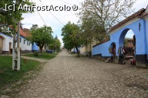 [P02] Viscri, Ulița pavată cu piatră de râu ce urcă la Biserica Evanghelică Fortificată aflată pe partea stângă » foto by mprofeanu
 - 
<span class="allrVoted glyphicon glyphicon-heart hidden" id="av1176279"></span>
<a class="m-l-10 hidden" id="sv1176279" onclick="voting_Foto_DelVot(,1176279,9553)" role="button">șterge vot <span class="glyphicon glyphicon-remove"></span></a>
<a id="v91176279" class=" c-red"  onclick="voting_Foto_SetVot(1176279)" role="button"><span class="glyphicon glyphicon-heart-empty"></span> <b>LIKE</b> = Votează poza</a> <img class="hidden"  id="f1176279W9" src="/imagini/loader.gif" border="0" /><span class="AjErrMes hidden" id="e1176279ErM"></span>