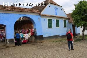 [P03] Viscri, Împletiturile bogat colorate expuse la poartă, pot fi cumpărate » foto by mprofeanu
 - 
<span class="allrVoted glyphicon glyphicon-heart hidden" id="av1176280"></span>
<a class="m-l-10 hidden" id="sv1176280" onclick="voting_Foto_DelVot(,1176280,9553)" role="button">șterge vot <span class="glyphicon glyphicon-remove"></span></a>
<a id="v91176280" class=" c-red"  onclick="voting_Foto_SetVot(1176280)" role="button"><span class="glyphicon glyphicon-heart-empty"></span> <b>LIKE</b> = Votează poza</a> <img class="hidden"  id="f1176280W9" src="/imagini/loader.gif" border="0" /><span class="AjErrMes hidden" id="e1176280ErM"></span>