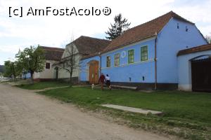 [P34] Viscri, Curțile închise cu porți grele și ziduri înalte » foto by mprofeanu
 - 
<span class="allrVoted glyphicon glyphicon-heart hidden" id="av1176313"></span>
<a class="m-l-10 hidden" id="sv1176313" onclick="voting_Foto_DelVot(,1176313,9553)" role="button">șterge vot <span class="glyphicon glyphicon-remove"></span></a>
<a id="v91176313" class=" c-red"  onclick="voting_Foto_SetVot(1176313)" role="button"><span class="glyphicon glyphicon-heart-empty"></span> <b>LIKE</b> = Votează poza</a> <img class="hidden"  id="f1176313W9" src="/imagini/loader.gif" border="0" /><span class="AjErrMes hidden" id="e1176313ErM"></span>