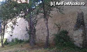 [P06] Zid de apărare din piatră de râu de la Biserica Fortificată Viscri, jud. Braşov.  » foto by traian.leuca †
 - 
<span class="allrVoted glyphicon glyphicon-heart hidden" id="av473070"></span>
<a class="m-l-10 hidden" id="sv473070" onclick="voting_Foto_DelVot(,473070,9553)" role="button">șterge vot <span class="glyphicon glyphicon-remove"></span></a>
<a id="v9473070" class=" c-red"  onclick="voting_Foto_SetVot(473070)" role="button"><span class="glyphicon glyphicon-heart-empty"></span> <b>LIKE</b> = Votează poza</a> <img class="hidden"  id="f473070W9" src="/imagini/loader.gif" border="0" /><span class="AjErrMes hidden" id="e473070ErM"></span>