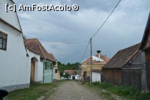 [P16] Uliță în Viscri » foto by AZE
 - 
<span class="allrVoted glyphicon glyphicon-heart hidden" id="av1187117"></span>
<a class="m-l-10 hidden" id="sv1187117" onclick="voting_Foto_DelVot(,1187117,9553)" role="button">șterge vot <span class="glyphicon glyphicon-remove"></span></a>
<a id="v91187117" class=" c-red"  onclick="voting_Foto_SetVot(1187117)" role="button"><span class="glyphicon glyphicon-heart-empty"></span> <b>LIKE</b> = Votează poza</a> <img class="hidden"  id="f1187117W9" src="/imagini/loader.gif" border="0" /><span class="AjErrMes hidden" id="e1187117ErM"></span>