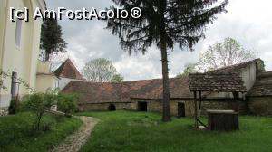 [P07] Fântâna bisericii fortificate Criț; în stânga, intrarea în biserică » foto by crismis
 - 
<span class="allrVoted glyphicon glyphicon-heart hidden" id="av736440"></span>
<a class="m-l-10 hidden" id="sv736440" onclick="voting_Foto_DelVot(,736440,9553)" role="button">șterge vot <span class="glyphicon glyphicon-remove"></span></a>
<a id="v9736440" class=" c-red"  onclick="voting_Foto_SetVot(736440)" role="button"><span class="glyphicon glyphicon-heart-empty"></span> <b>LIKE</b> = Votează poza</a> <img class="hidden"  id="f736440W9" src="/imagini/loader.gif" border="0" /><span class="AjErrMes hidden" id="e736440ErM"></span>