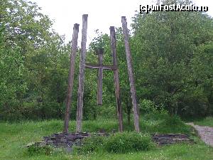 [P10] Evadare in trecut: Viscri - Crucea de langa biserica ortodoxa » foto by RoF*
 - 
<span class="allrVoted glyphicon glyphicon-heart hidden" id="av516745"></span>
<a class="m-l-10 hidden" id="sv516745" onclick="voting_Foto_DelVot(,516745,9553)" role="button">șterge vot <span class="glyphicon glyphicon-remove"></span></a>
<a id="v9516745" class=" c-red"  onclick="voting_Foto_SetVot(516745)" role="button"><span class="glyphicon glyphicon-heart-empty"></span> <b>LIKE</b> = Votează poza</a> <img class="hidden"  id="f516745W9" src="/imagini/loader.gif" border="0" /><span class="AjErrMes hidden" id="e516745ErM"></span>