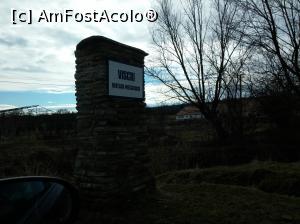 [P06] Piatra de hotar - intrarea în sat » foto by Lale
 - 
<span class="allrVoted glyphicon glyphicon-heart hidden" id="av715249"></span>
<a class="m-l-10 hidden" id="sv715249" onclick="voting_Foto_DelVot(,715249,9553)" role="button">șterge vot <span class="glyphicon glyphicon-remove"></span></a>
<a id="v9715249" class=" c-red"  onclick="voting_Foto_SetVot(715249)" role="button"><span class="glyphicon glyphicon-heart-empty"></span> <b>LIKE</b> = Votează poza</a> <img class="hidden"  id="f715249W9" src="/imagini/loader.gif" border="0" /><span class="AjErrMes hidden" id="e715249ErM"></span>