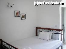[P10] Una dintre camerele de la etaj de la pensiunea Maria Village. În prim plan este patul dublu. Totul este foarte curat şi bine îngrijit.  » foto by bose
 - 
<span class="allrVoted glyphicon glyphicon-heart hidden" id="av344672"></span>
<a class="m-l-10 hidden" id="sv344672" onclick="voting_Foto_DelVot(,344672,9596)" role="button">șterge vot <span class="glyphicon glyphicon-remove"></span></a>
<a id="v9344672" class=" c-red"  onclick="voting_Foto_SetVot(344672)" role="button"><span class="glyphicon glyphicon-heart-empty"></span> <b>LIKE</b> = Votează poza</a> <img class="hidden"  id="f344672W9" src="/imagini/loader.gif" border="0" /><span class="AjErrMes hidden" id="e344672ErM"></span>