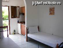 [P11] Una dintre camerele de la etaj. Se observă patul simplu, în stânga patul dublu şi în plan secund micuţa bucătărie cu tot ce este necesar.  » foto by bose
 - 
<span class="allrVoted glyphicon glyphicon-heart hidden" id="av344673"></span>
<a class="m-l-10 hidden" id="sv344673" onclick="voting_Foto_DelVot(,344673,9596)" role="button">șterge vot <span class="glyphicon glyphicon-remove"></span></a>
<a id="v9344673" class=" c-red"  onclick="voting_Foto_SetVot(344673)" role="button"><span class="glyphicon glyphicon-heart-empty"></span> <b>LIKE</b> = Votează poza</a> <img class="hidden"  id="f344673W9" src="/imagini/loader.gif" border="0" /><span class="AjErrMes hidden" id="e344673ErM"></span>