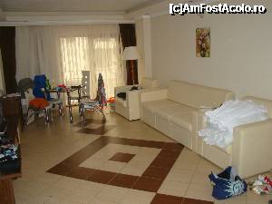 [P01] Livingul unui apartament. In dreapta este intrarea, in spate dormitorul. In fata balconul. Canapeaua este extensibila.  » foto by abancor
 - 
<span class="allrVoted glyphicon glyphicon-heart hidden" id="av343594"></span>
<a class="m-l-10 hidden" id="sv343594" onclick="voting_Foto_DelVot(,343594,9600)" role="button">șterge vot <span class="glyphicon glyphicon-remove"></span></a>
<a id="v9343594" class=" c-red"  onclick="voting_Foto_SetVot(343594)" role="button"><span class="glyphicon glyphicon-heart-empty"></span> <b>LIKE</b> = Votează poza</a> <img class="hidden"  id="f343594W9" src="/imagini/loader.gif" border="0" /><span class="AjErrMes hidden" id="e343594ErM"></span>