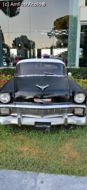 [P37] Mașină de epocă &icirc;n fața hotelului. » foto by moraru marian
 - 
<span class="allrVoted glyphicon glyphicon-heart hidden" id="av1182524"></span>
<a class="m-l-10 hidden" id="sv1182524" onclick="voting_Foto_DelVot(,1182524,9610)" role="button">șterge vot <span class="glyphicon glyphicon-remove"></span></a>
<a id="v91182524" class=" c-red"  onclick="voting_Foto_SetVot(1182524)" role="button"><span class="glyphicon glyphicon-heart-empty"></span> <b>LIKE</b> = Votează poza</a> <img class="hidden"  id="f1182524W9" src="/imagini/loader.gif" border="0" /><span class="AjErrMes hidden" id="e1182524ErM"></span>