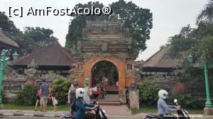 [P16] Palatul Regal din Ubud » foto by robert
 - 
<span class="allrVoted glyphicon glyphicon-heart hidden" id="av714827"></span>
<a class="m-l-10 hidden" id="sv714827" onclick="voting_Foto_DelVot(,714827,9617)" role="button">șterge vot <span class="glyphicon glyphicon-remove"></span></a>
<a id="v9714827" class=" c-red"  onclick="voting_Foto_SetVot(714827)" role="button"><span class="glyphicon glyphicon-heart-empty"></span> <b>LIKE</b> = Votează poza</a> <img class="hidden"  id="f714827W9" src="/imagini/loader.gif" border="0" /><span class="AjErrMes hidden" id="e714827ErM"></span>