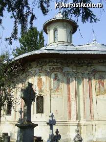 [P19] Manastirea Caldarusani, biserica din cimitir, latura sudica. » foto by andrei44*
 - 
<span class="allrVoted glyphicon glyphicon-heart hidden" id="av306342"></span>
<a class="m-l-10 hidden" id="sv306342" onclick="voting_Foto_DelVot(,306342,9639)" role="button">șterge vot <span class="glyphicon glyphicon-remove"></span></a>
<a id="v9306342" class=" c-red"  onclick="voting_Foto_SetVot(306342)" role="button"><span class="glyphicon glyphicon-heart-empty"></span> <b>LIKE</b> = Votează poza</a> <img class="hidden"  id="f306342W9" src="/imagini/loader.gif" border="0" /><span class="AjErrMes hidden" id="e306342ErM"></span>