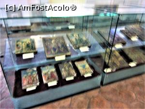 [P27] Vitrine cu icoane » foto by Michi
 - 
<span class="allrVoted glyphicon glyphicon-heart hidden" id="av1341753"></span>
<a class="m-l-10 hidden" id="sv1341753" onclick="voting_Foto_DelVot(,1341753,9639)" role="button">șterge vot <span class="glyphicon glyphicon-remove"></span></a>
<a id="v91341753" class=" c-red"  onclick="voting_Foto_SetVot(1341753)" role="button"><span class="glyphicon glyphicon-heart-empty"></span> <b>LIKE</b> = Votează poza</a> <img class="hidden"  id="f1341753W9" src="/imagini/loader.gif" border="0" /><span class="AjErrMes hidden" id="e1341753ErM"></span>